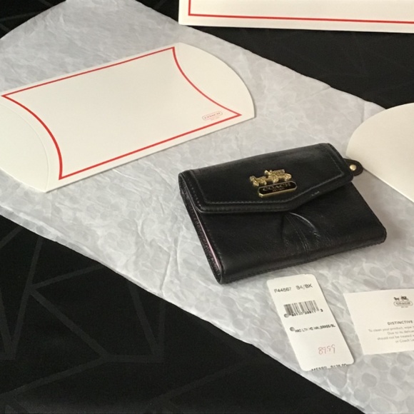 NWT Madeleine medium patent leather wallet with brass detail & zipper coin pouch - Picture 2 of 7